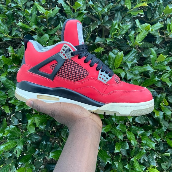 Air Jordan Retro 4 ‘Toro Bravo’ - Picture 5 of 9